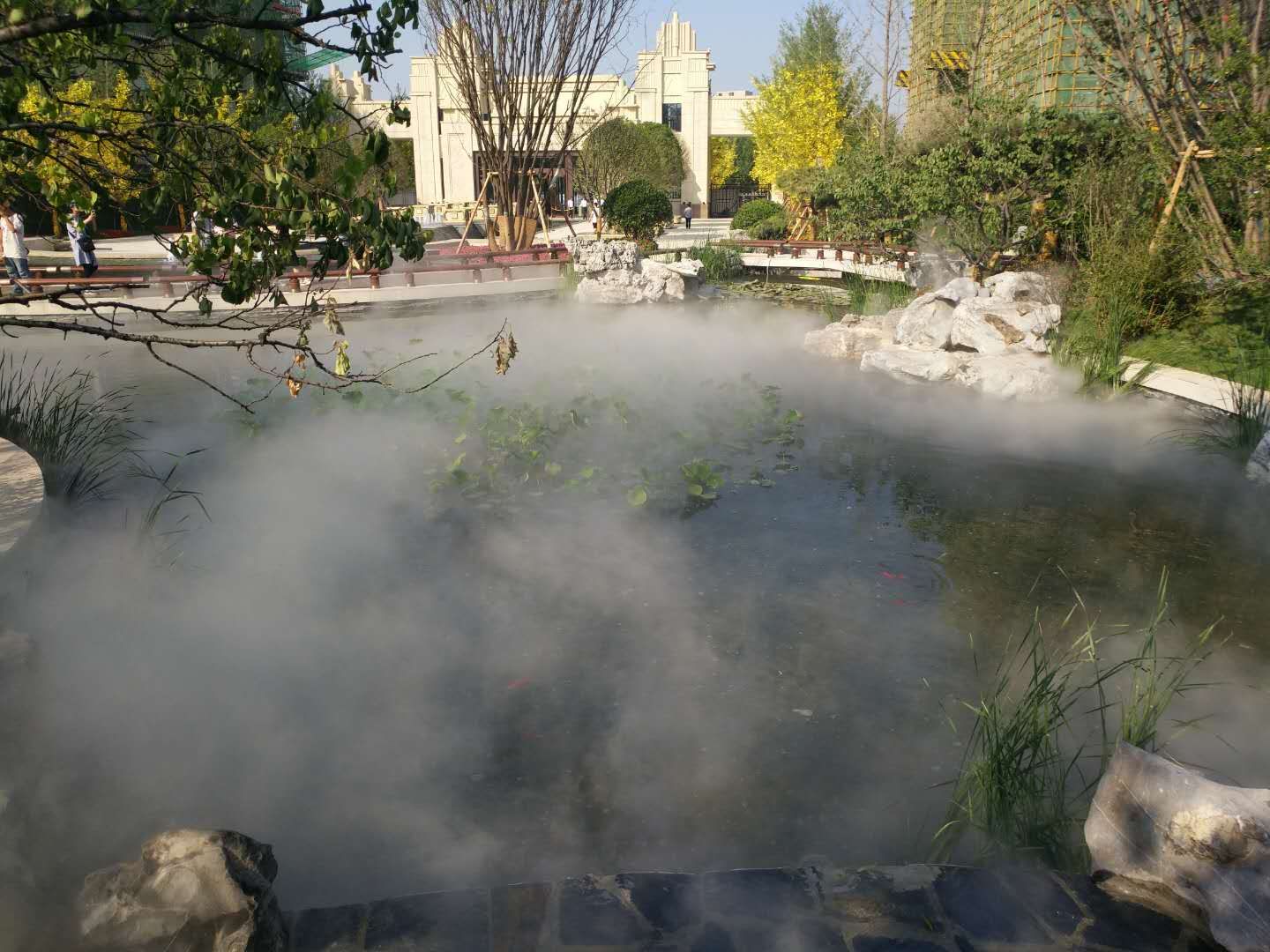 霧森景觀、霧森造景、人造霧、小區(qū)造景、降塵、加濕、小區(qū)霧森造景、樓盤云霧造景、園林霧森造景