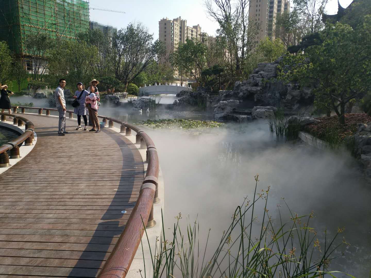 霧森景觀、霧森造景、人造霧、小區(qū)造景、降塵、加濕、小區(qū)霧森造景、樓盤云霧造景、園林霧森造景